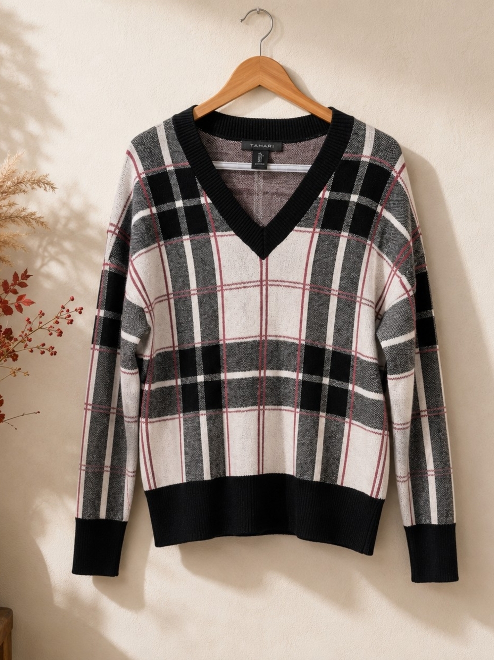 Tahari Plaid V-Neck Sweater Black Cream Red Relaxed Fit Large